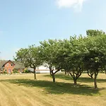 Five-bedroom In Nyaraló