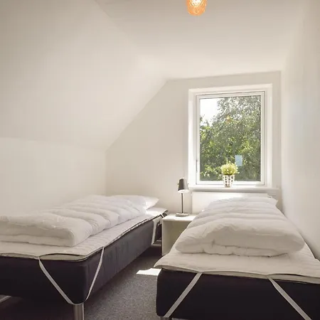 Five-bedroom In *