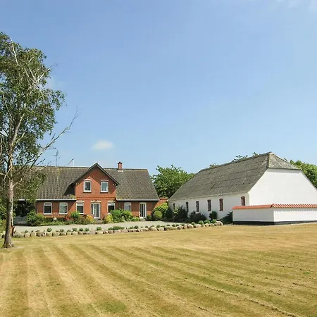Five-bedroom In Хамбл